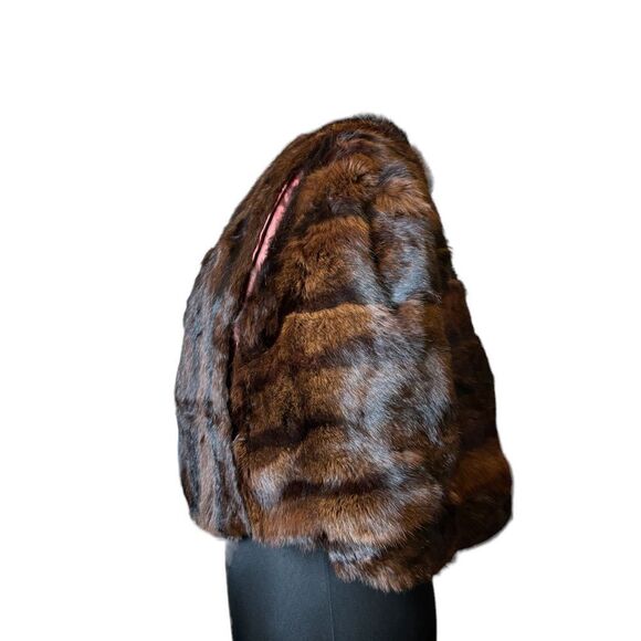 Mink Fur stole in EUC. Pocket like on the sides. One size 19” Shoulder to Sh. - Picture 4 of 5